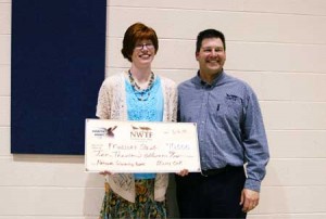 NWTF's Shawn Dickey presents Mallory Spring with the $10,000 NWTF National Scholarship sponsored by Mossy Oak.