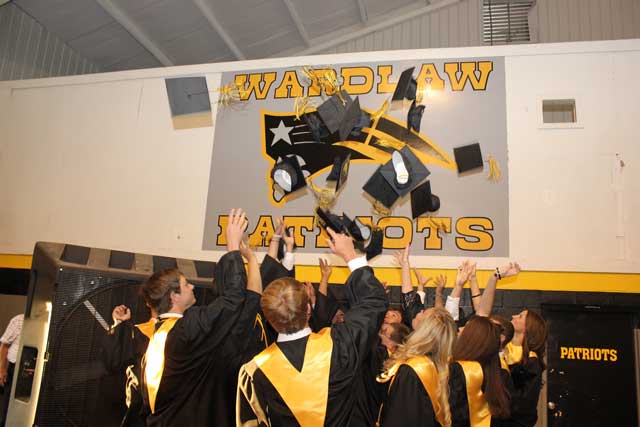 Wardlaw Graduates Sixteen Students