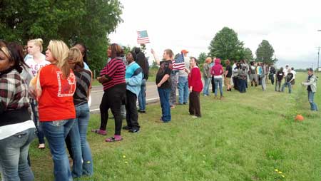 RS-M High Cheers on Torch Runners